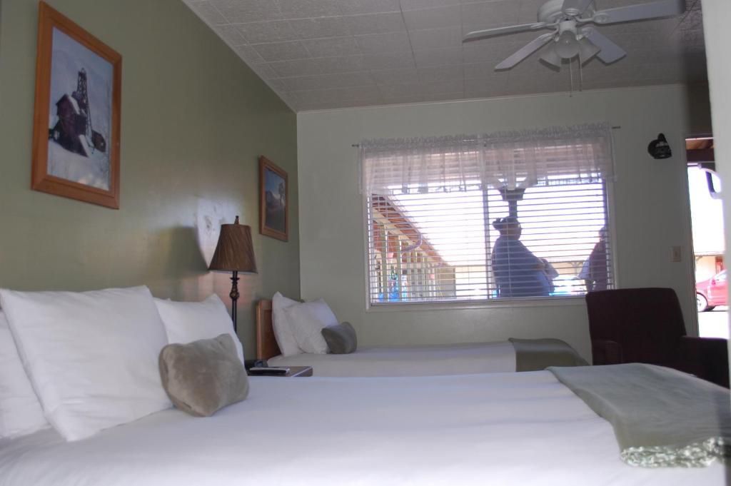 Trees Motel Bishop Phòng bức ảnh